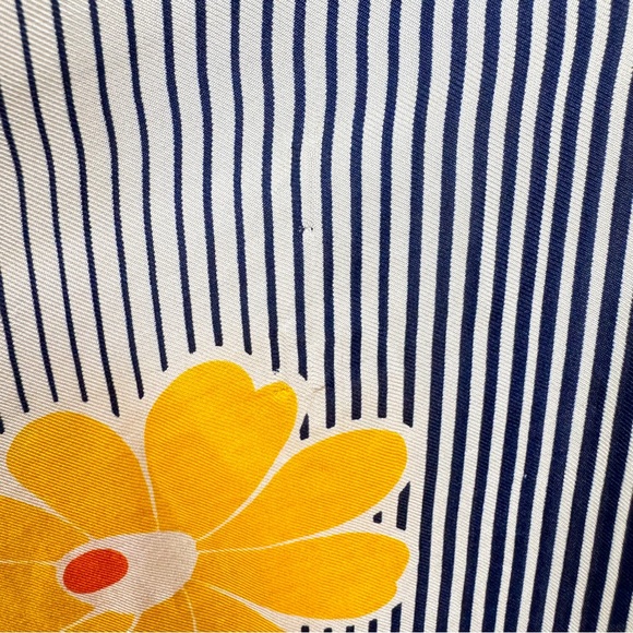 Vintage Daisy Silk Scarf - Picture 7 of 10